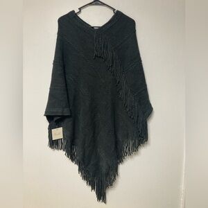 NWT! Riah Fashion Gray Knit Shawl